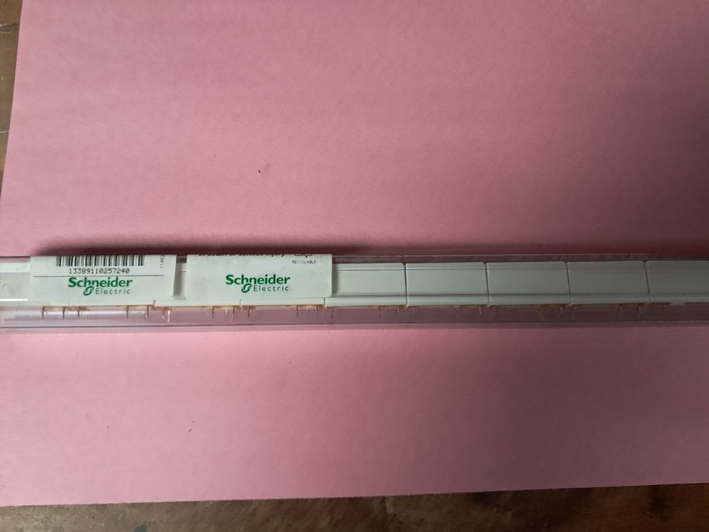 Schneider Electric Plug-In Relay RSB1A120F7 Lot of 9