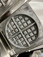 Hatco RWM-2B 7″ Double Belgian Waffle Maker – 120V, 1800W