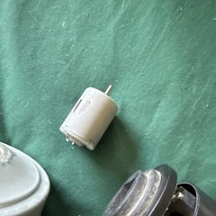Small assorted electric motors, mostly working, some possibly broken