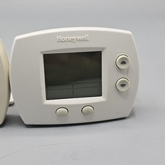 Honeywell LOT Of 2 TH5110D1006 TH5110D1022 Thermostats Non Program PARTS REPAIR