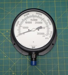 6″ Marshalltown Pressure Gauge 0-200,000 kPa 0-30,000 PSI Bottom 1/2″ NPT 91995