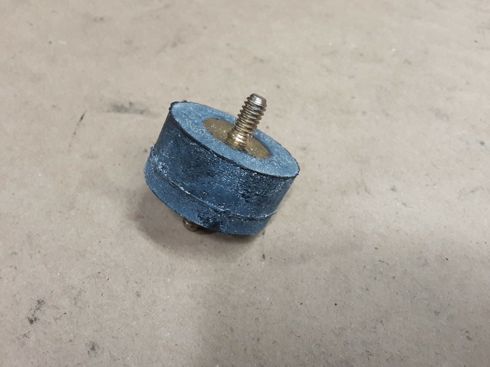 9376K119 Vibration Damping Mount RUBBER 1/4-20 X 3/4 X 1 1/2” #12H89