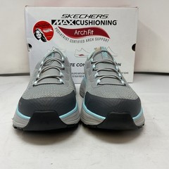 Skechers Max Cushioning Arch Fit Nixx 108153 Women Size 9 Work Shoes Sneaker