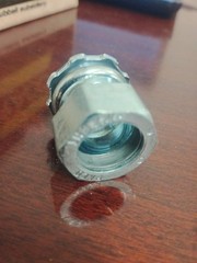 (50) Raco Hubbell 2902 1/2″ Concrete Tight Compression Connector for Steel EMT