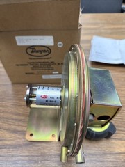 Dwyer Floating Contact Null Switch 1640-0
