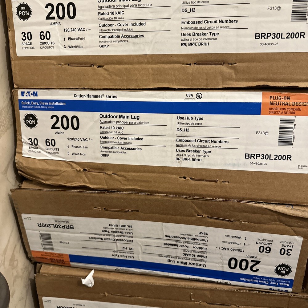 Eaton BRP30L200R Outdoor Main Lug 200 A 30 space 60 circuits 3 wire