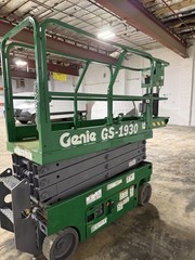 GENIE GS-1930 *443 Hours *NEW BATTERIES, 26 WORKING HEIGHT ELECTRIC SCISSOR LIFT
