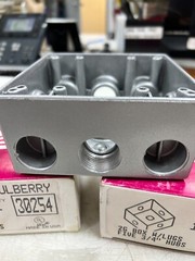 👀 2) NEW MULBERRY 2G BOX W/ LUGS FIVE 3/4″ HUBS 30254 LOT OF 2