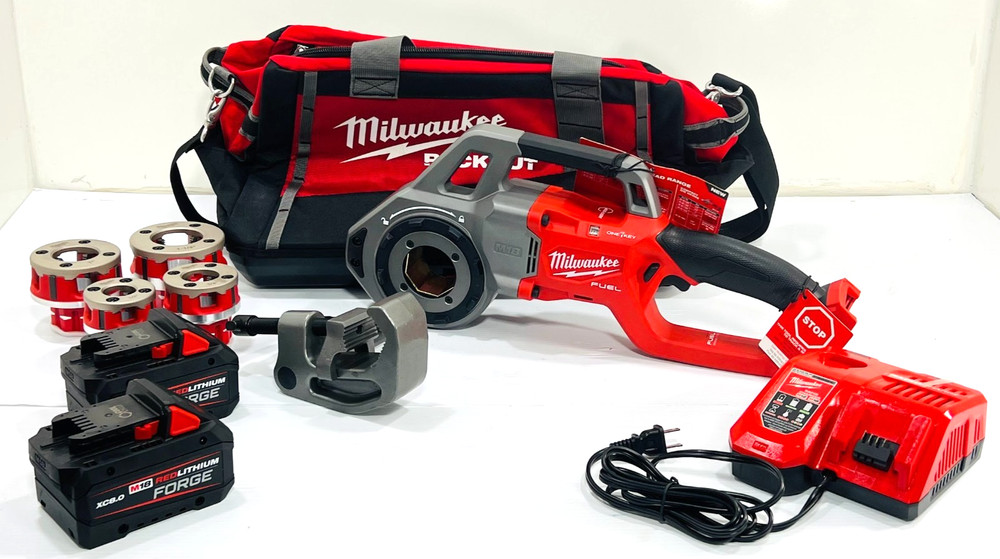 Milwaukee M18 FUEL Compact Pipe Threader Kit 2870-22 in a PACKOUT TOOL BAG