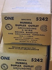 Lot of 7 Hubbell 5242 Brown Bakelite Duplex Outlet 15A 125V Grounding 3-Wire US
