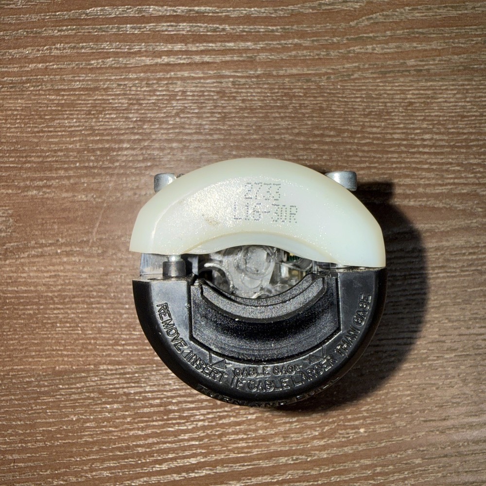 Hubbell Hbl2733 30A Twist-Lock Connector 3P 4W 480Vac L16-30R New No Box