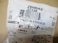 Telemecanique Push Button Operator ZB4BA9, Latch ZB4BZ009, Contact Block ZBE-101