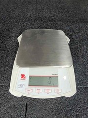 Ohaus SPX8200 Scout Portable Precision Balances Max 8200g d=1g