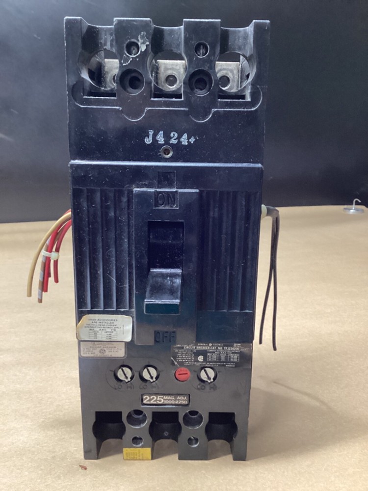General Electric TFJ236200 Circuit Breaker 200A 600VAC 3 Pole #106G162PR7*CO