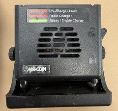 Harris Macom P5100 MAHM-S8DSX Portable Radio + VC3000 Charger + 7.5V Battery
