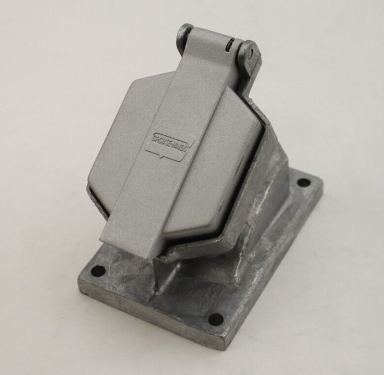 Crouse-Hinds ENR5201 Delayed Circuit Breaking Receptacle (1 Piece)