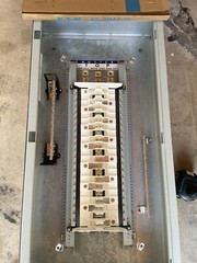 1- 225AMP 480V 42CKT MAIN LUG 3PHASE 4 WIRE COMPLETE PANEL NEMA 1 SURFACE 42″