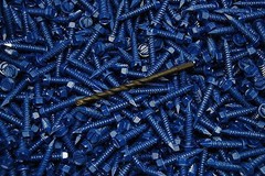 (2,500) Hex Washer Head 1/4 x 1-1/4 Concrete Screws Tapcons + 3 Bits BULK