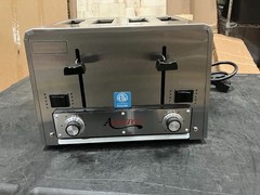 Avantco THD27208 Medium-Duty Bread/Bagel Switch 4-Slice Commercial Toaster.