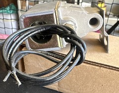 Johnson Controls V11hga-100 Solenoid Air Valve,3-Way,24Vac,0-25 Psi