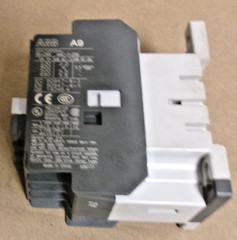 NEW OLD STOCK-ABB Contactor 120V -60HZ AC Contactor A9-30-10-R84