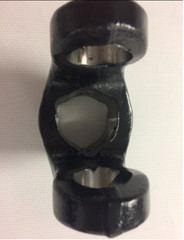 SERIES 4 METRIC WELD ON / PIN YOKE FOR INSIDE TRIANGLE TUBING EUROCARDAN 1704029