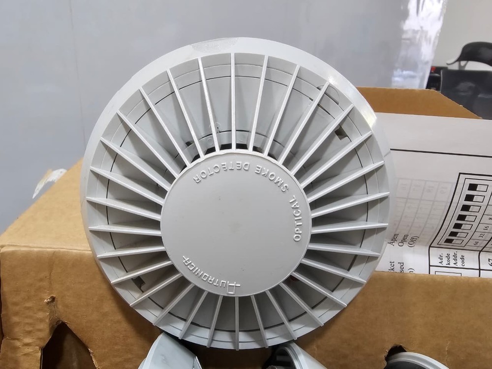 AUTRONICA BHH-31A SMOKE DETECTOR 116-BHH-31A – Free Express Shipping