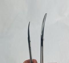 Lot of 2 V Mueller Curved Scissors (10.75” & 9” CH2053)