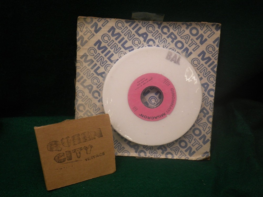 Cincinnati Milacron Grinding wheel 9A60-H6-VRW 6 x 1/2 x 1-1/4″ 4138 RPM 60 grit