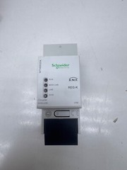 SCHNEIDER ELECTRIC MTN680204 COUPLER KNX REG-K light grey