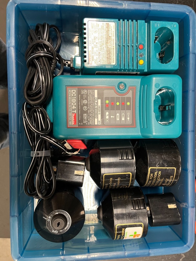 Golden Engineering 1507090 X-Ray Battery Lot 7.2V Safety Key Makita Chargers