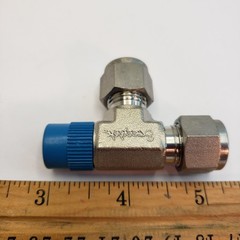 1 Swagelok Stainless Steel Male Run 3/8″ Tube x 3/8″ Male NPT SS-600-3-6TMT