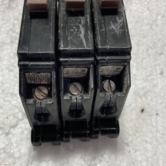 CH115 Cutler-Hammer Type CH Circuit Breaker 1 Pole 15 Amp 120V PLASTIC FOOT