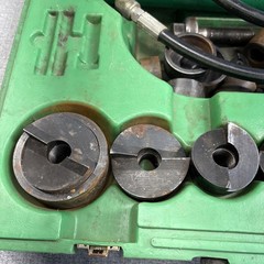 GREENLEE 7306SB 1/2″ – 2 -1/2”Slug Buster Knockout Punch and Hydraulic Driver