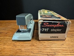 VTG SWINGLINE 711 Grey STAPLER – ORIGINAL BOX – PRE-OWNED