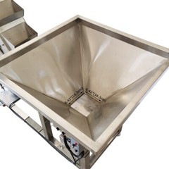 Tipping Bucket Automatic Feeding Machine Materials Feeder 220V 1.9m