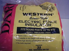 Dare – Western Electric Fence Insulators – For Fiberglass or Steel Posts – 25pk.