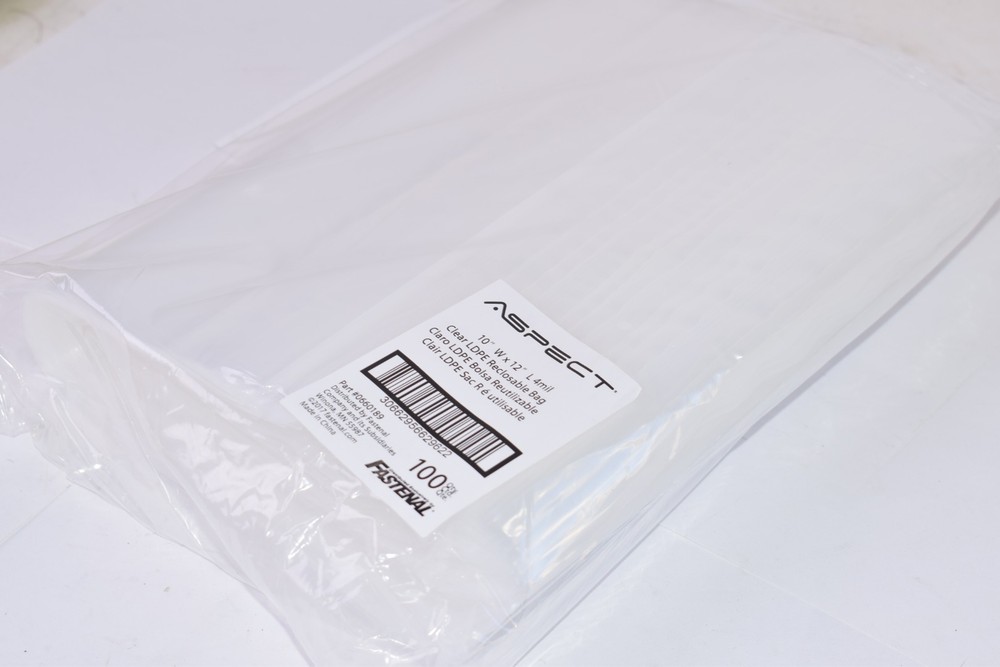 Pack of 100 NEW Fastenal 0660189 10”W x 12”L 4mil Clear LDPE Reclosable Bags