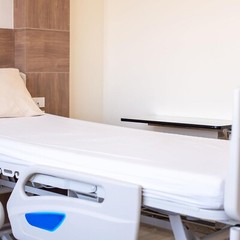 Fitted Hospital Bed Sheets Soft&Durable for Home/Care Beds/Medical Use White