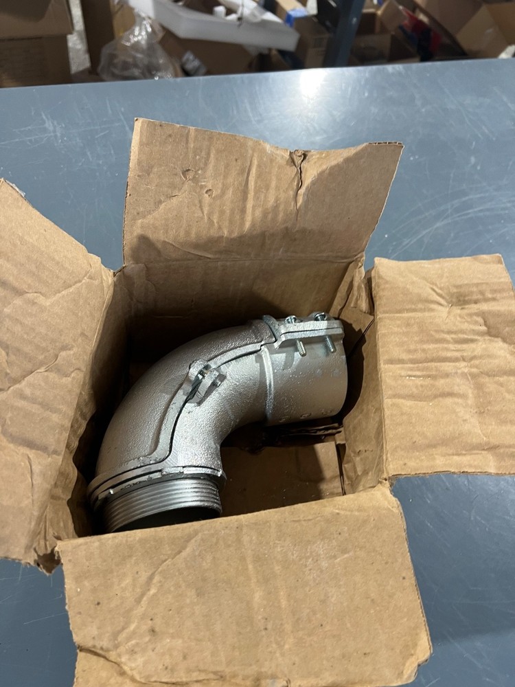 Hubbell RACO 2212 3″ 90 Degree Squeeze Connector Flexible Metal Conduit NEW