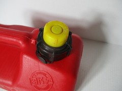 BLITZ 1 GALLON 4 OUNCE GAL OZ PLASTIC VENTED GAS CAN FUEL JUG SELF VENTING