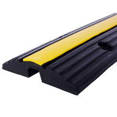 Cable Protector Ramp Rubber Speed Bumps 6600 Lbs. Load Capacity for Asphalt Conc