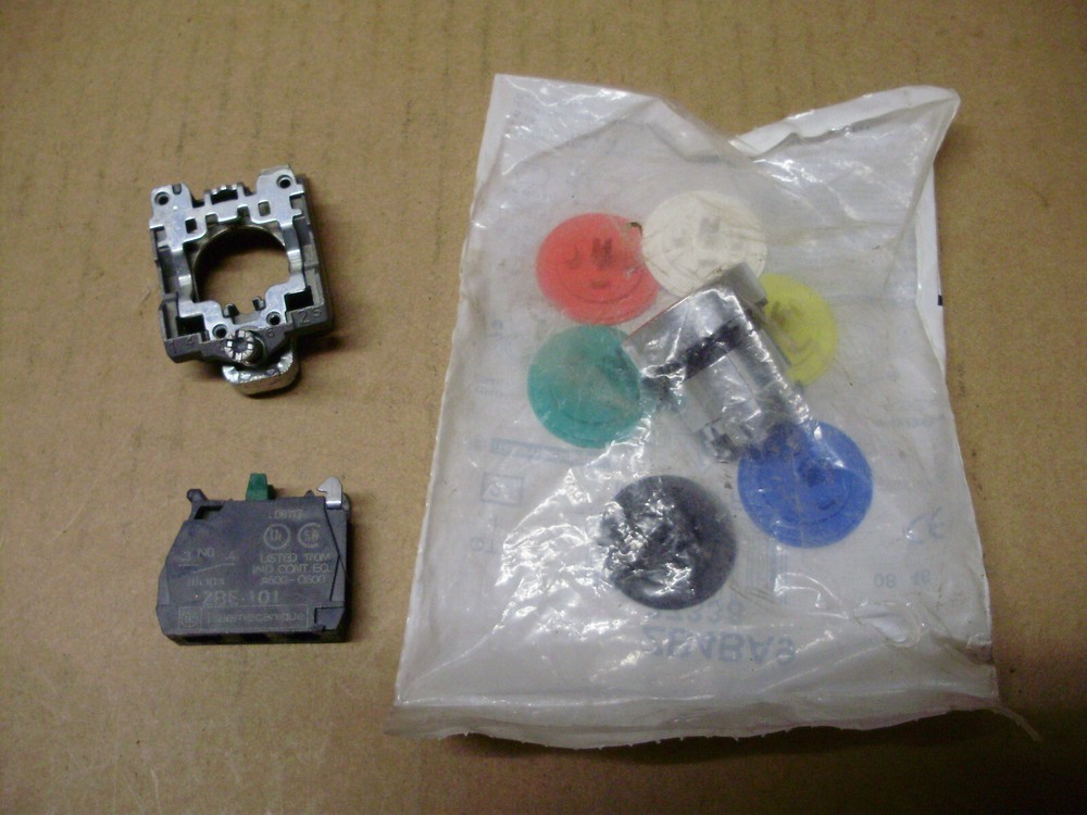 Telemecanique Push Button Operator ZB4BA9, Latch ZB4BZ009, Contact Block ZBE-101