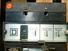Square D MHP36400 400 Amp 3 Pole Molded Case Circuit Breaker 600VAC Used