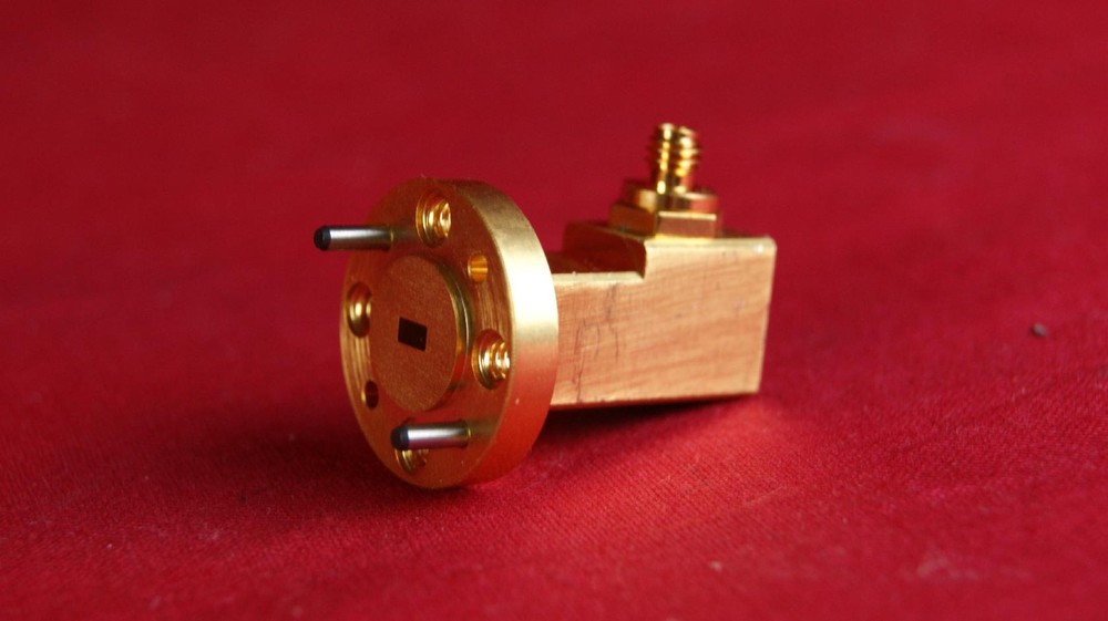 SAGE / Eravant SWC-121F-R1 WR-12 WAVEGUIDE TO COAX ADAPTER WR-12
