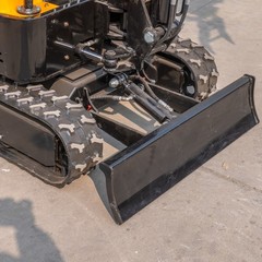 FREE SHIPPING 13.5HP Mini Excavator 1.5 Ton EPA Engine Hydraulic Thumb Digger