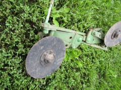 NOS JOHN DEERE PLANTER ROW UNIT COVERING DISC ASSEMBLY BB12973 71 50 90 series