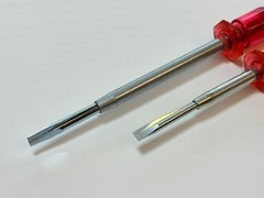 NEW 2pc Quick Wedge Screwdriver Pair Set Red Plastic Handle Model 2356 1834 NOS