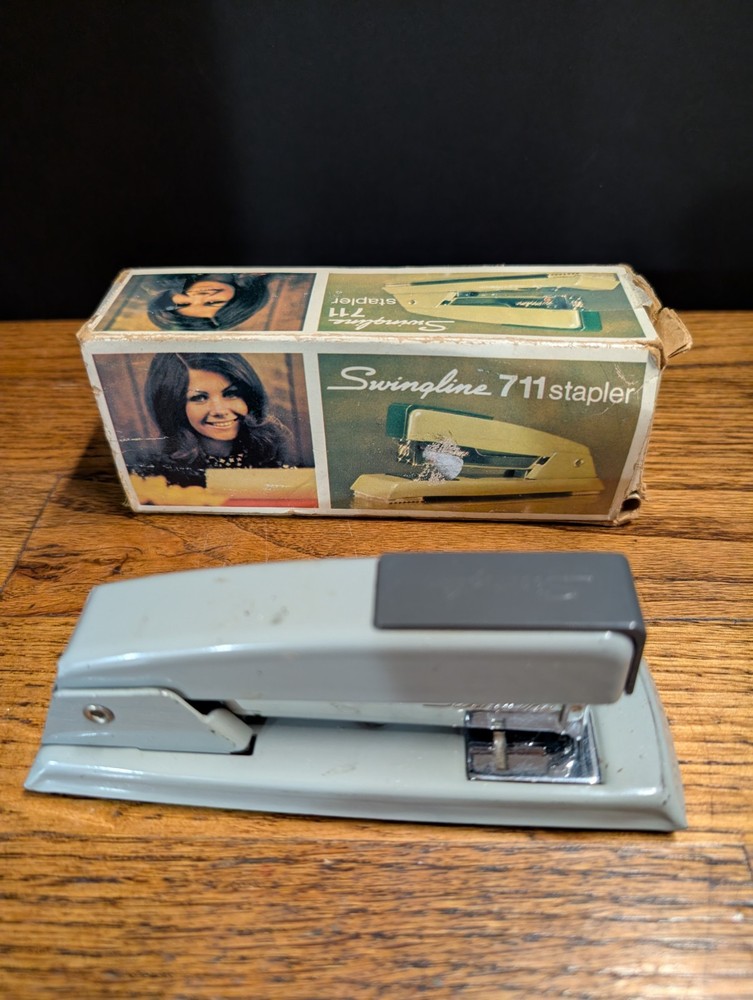 VTG SWINGLINE 711 Grey STAPLER – ORIGINAL BOX – PRE-OWNED