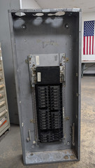 🤪 GE GENERAL ELECTRIC 225 AMP MAIN LUG PANELBOARD 240 VAC 3Ø 3W 42 CIRCUIT AB49